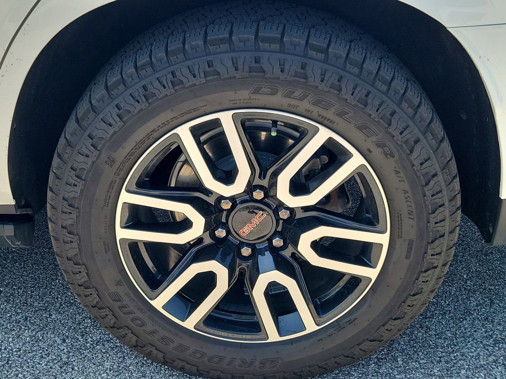 Used 2023 GMC Yukon AT4 w/ AT4 Premium Plus Package image 12