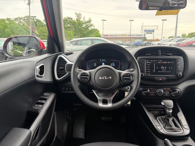 Used 2025 Kia Soul LX w/ LX Technology Package FWD image 10