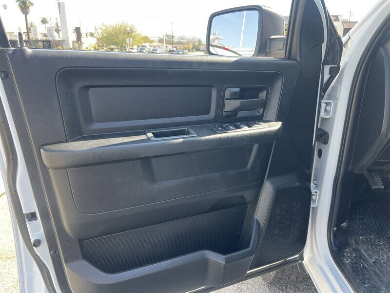 Used 2022 RAM 2500 Tradesman w/ Chrome Appearance Group AWD/4WD image 13