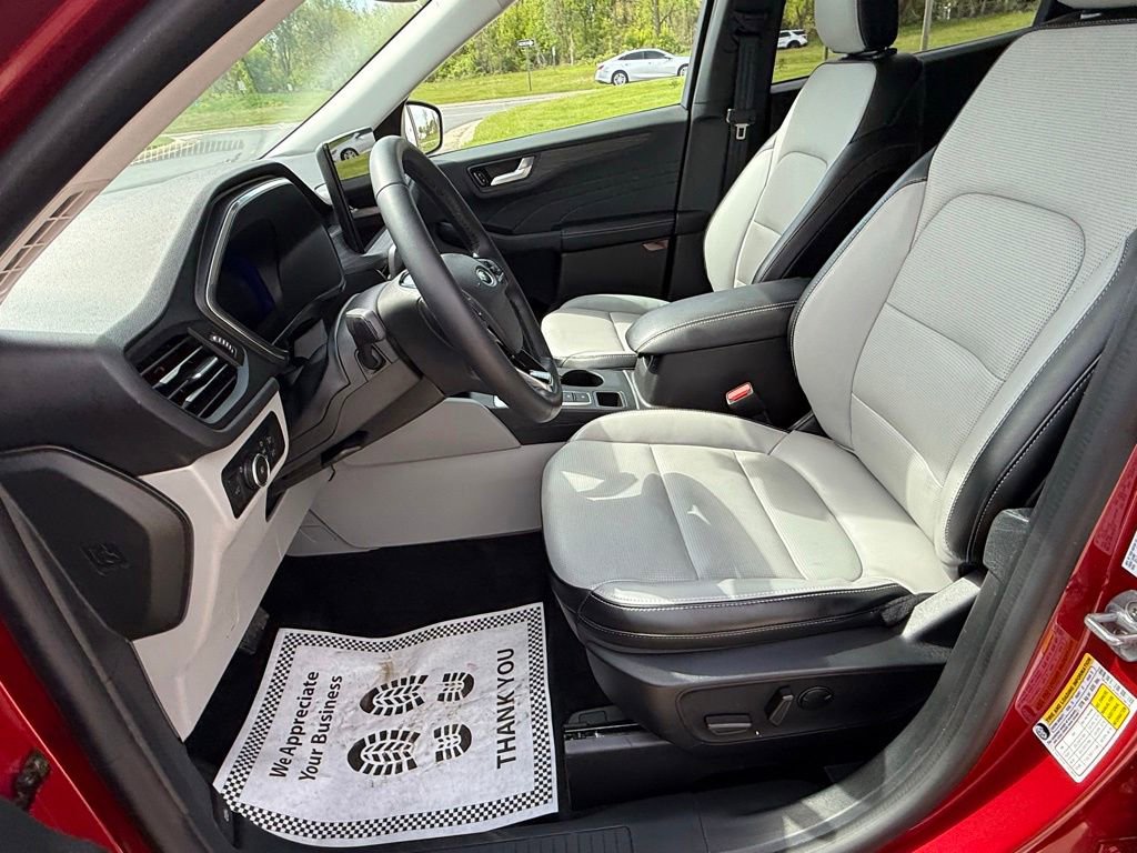 Used 2024 Ford Escape Platinum AWD/4WD image 22
