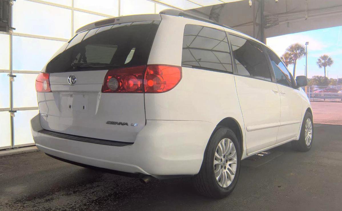 Used 2010 Toyota Sienna CE FWD image 4