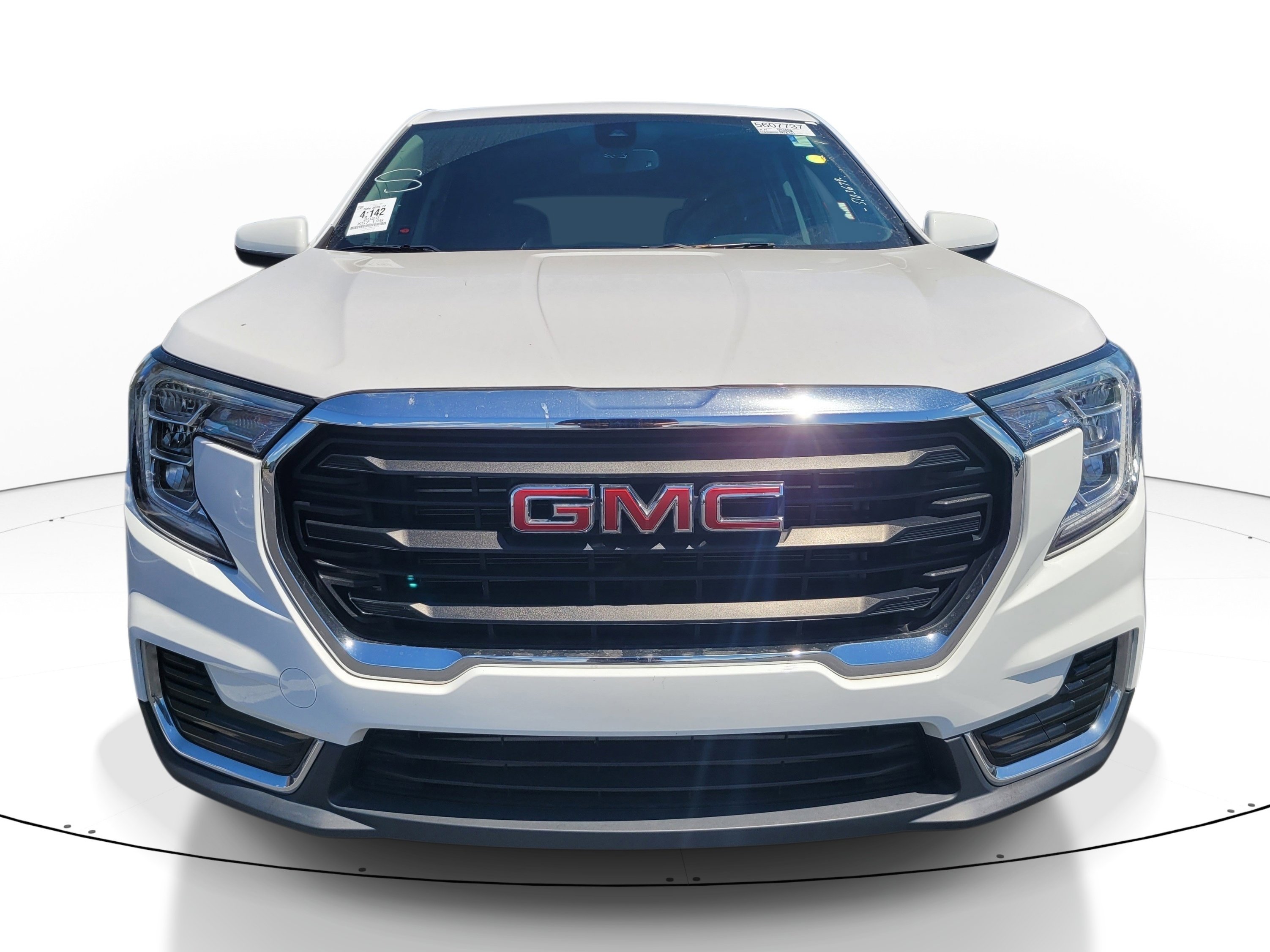 Used 2022 GMC Terrain SLE FWD image 2