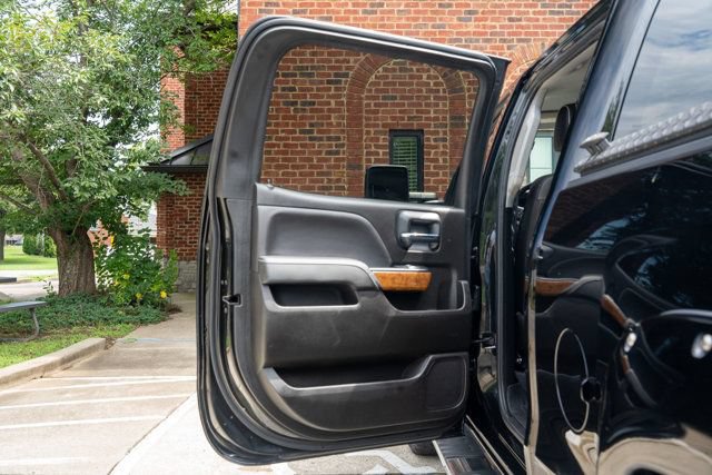 Used 2018 Chevrolet Silverado 2500 High Country w/ Duramax Plus Package AWD/4WD image 40