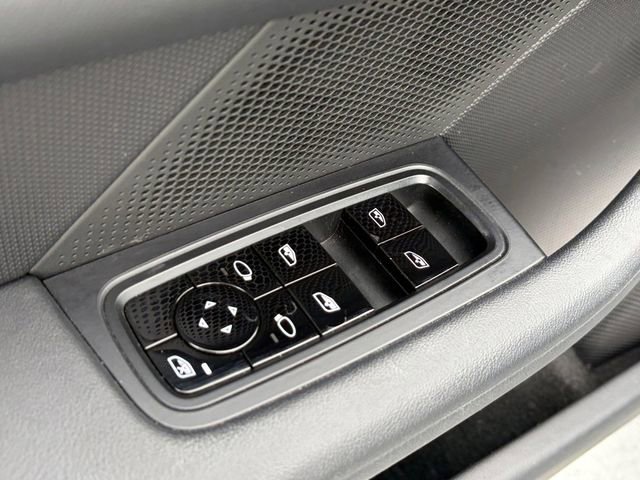 Used 2021 Porsche Taycan image 24