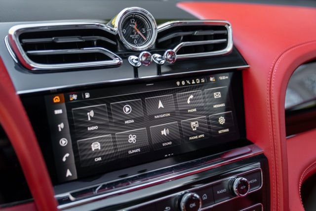 Used 2022 Bentley Bentayga AWD/4WD image 41