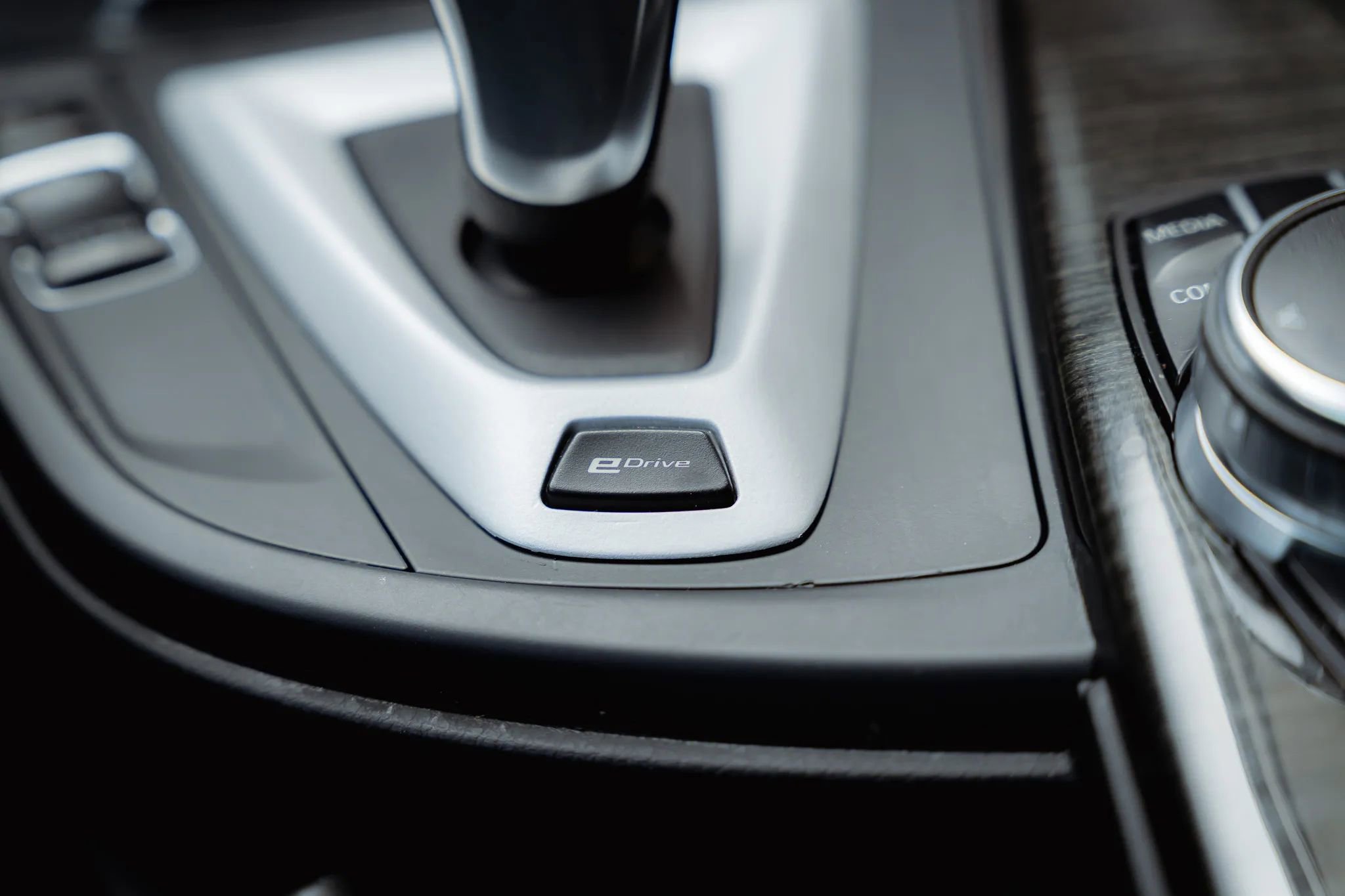 Used 2018 BMW 330e 330e iPerformance Sedan 4D image 36