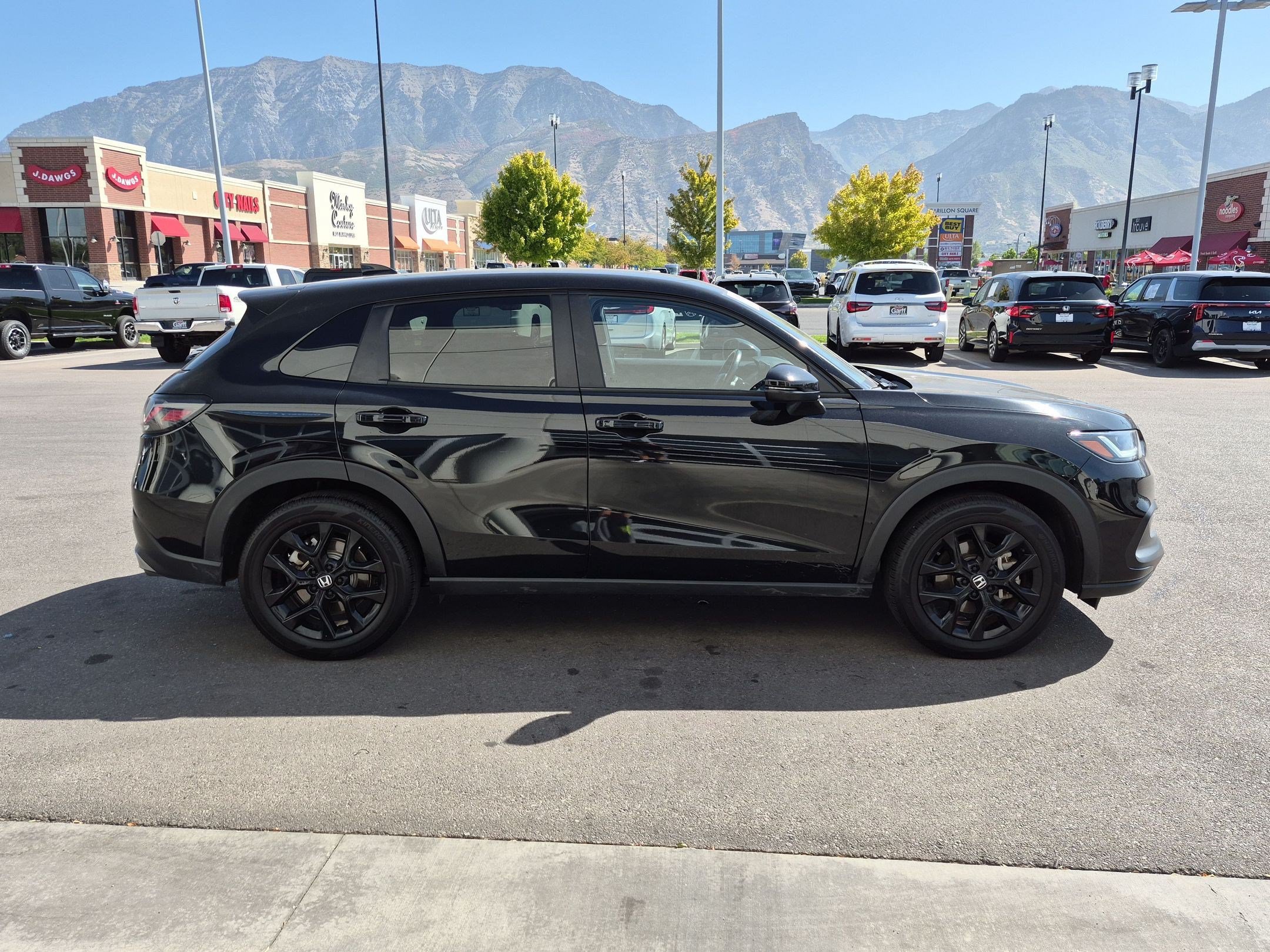 Used 2025 Honda HR-V Sport image 2