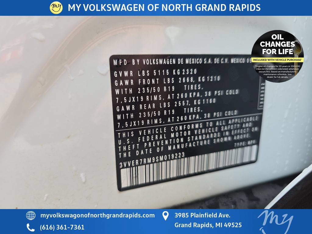 Used 2025 Volkswagen Tiguan SE AWD/4WD image 37