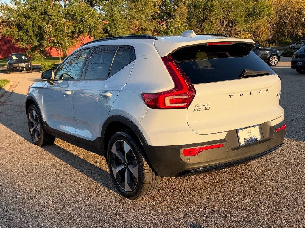 Certified 2024 Volvo XC40 B5 Plus w/ Protection Package Premier AWD/4WD image 3