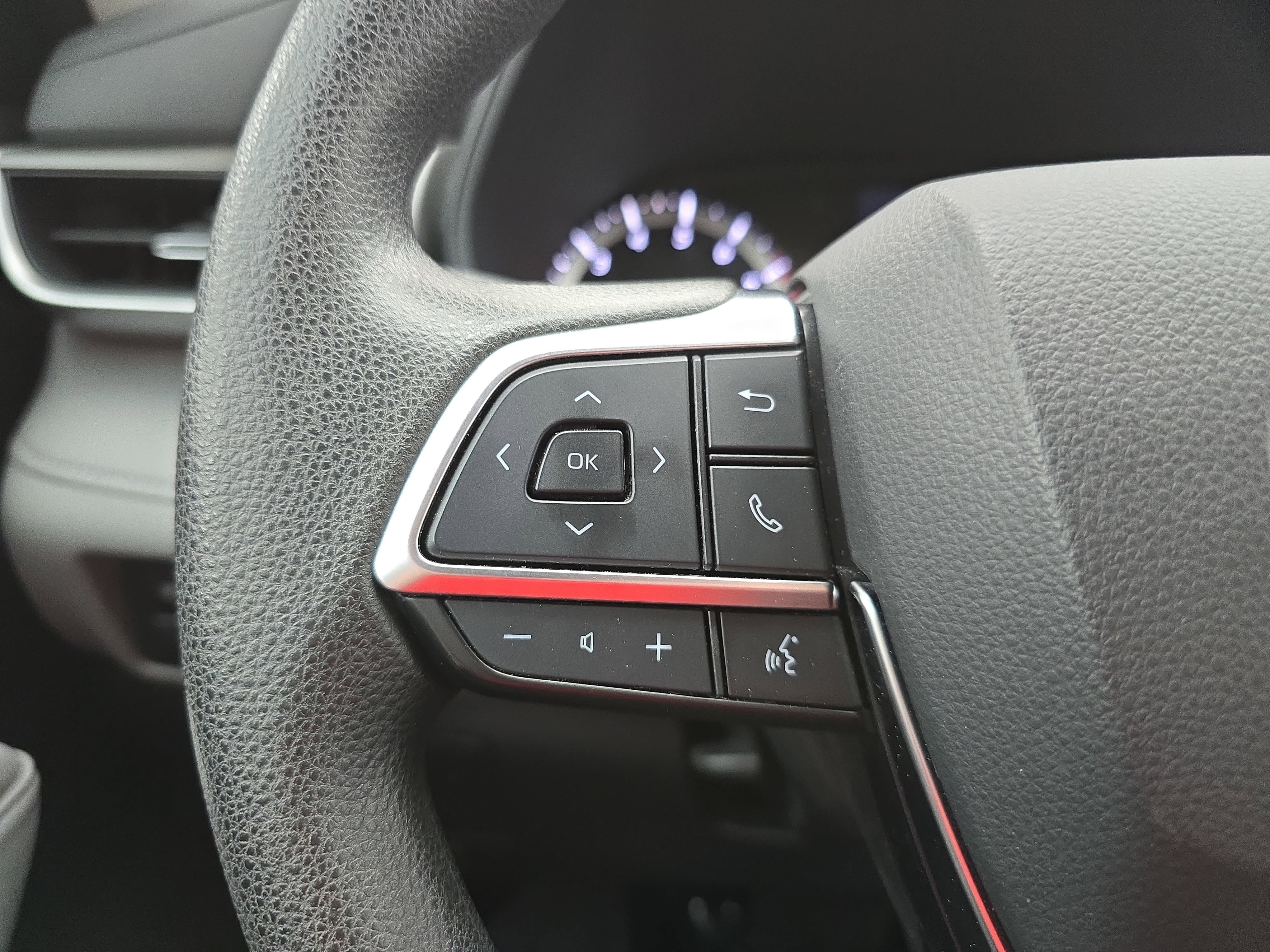 Used 2021 Toyota Highlander L image 17