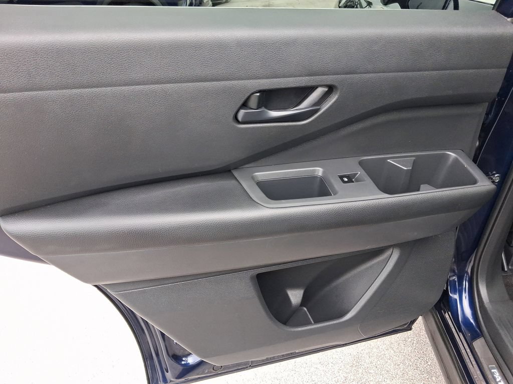 Certified 2023 Nissan Pathfinder SV w/ SV Premium Package FWD image 11