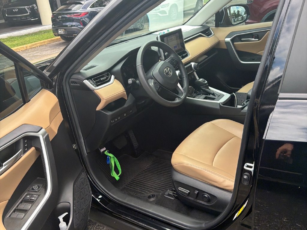 Used 2023 Toyota RAV4 XLE Premium FWD image 3