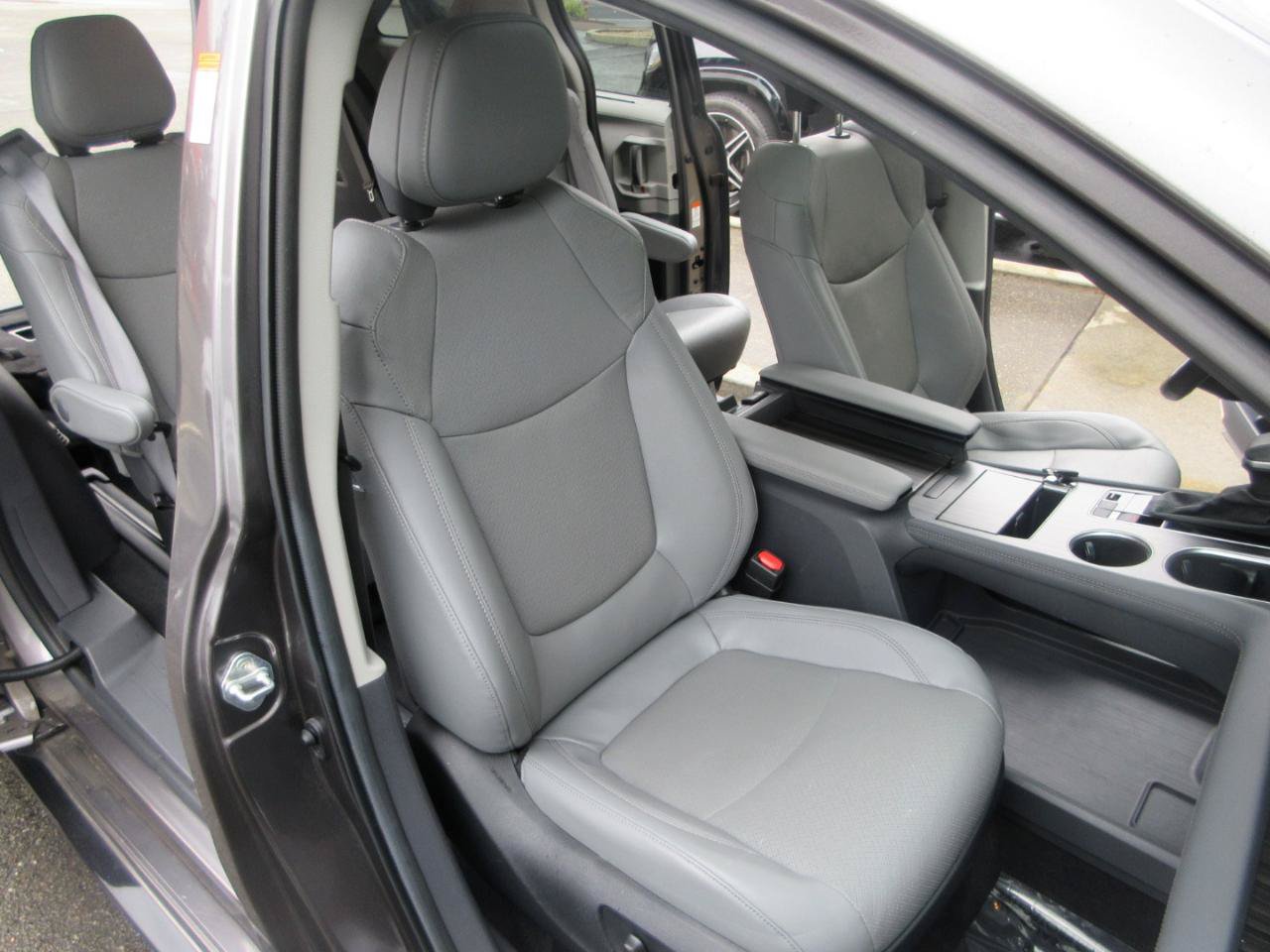 Used 2024 Toyota Sienna Limited AWD image 24