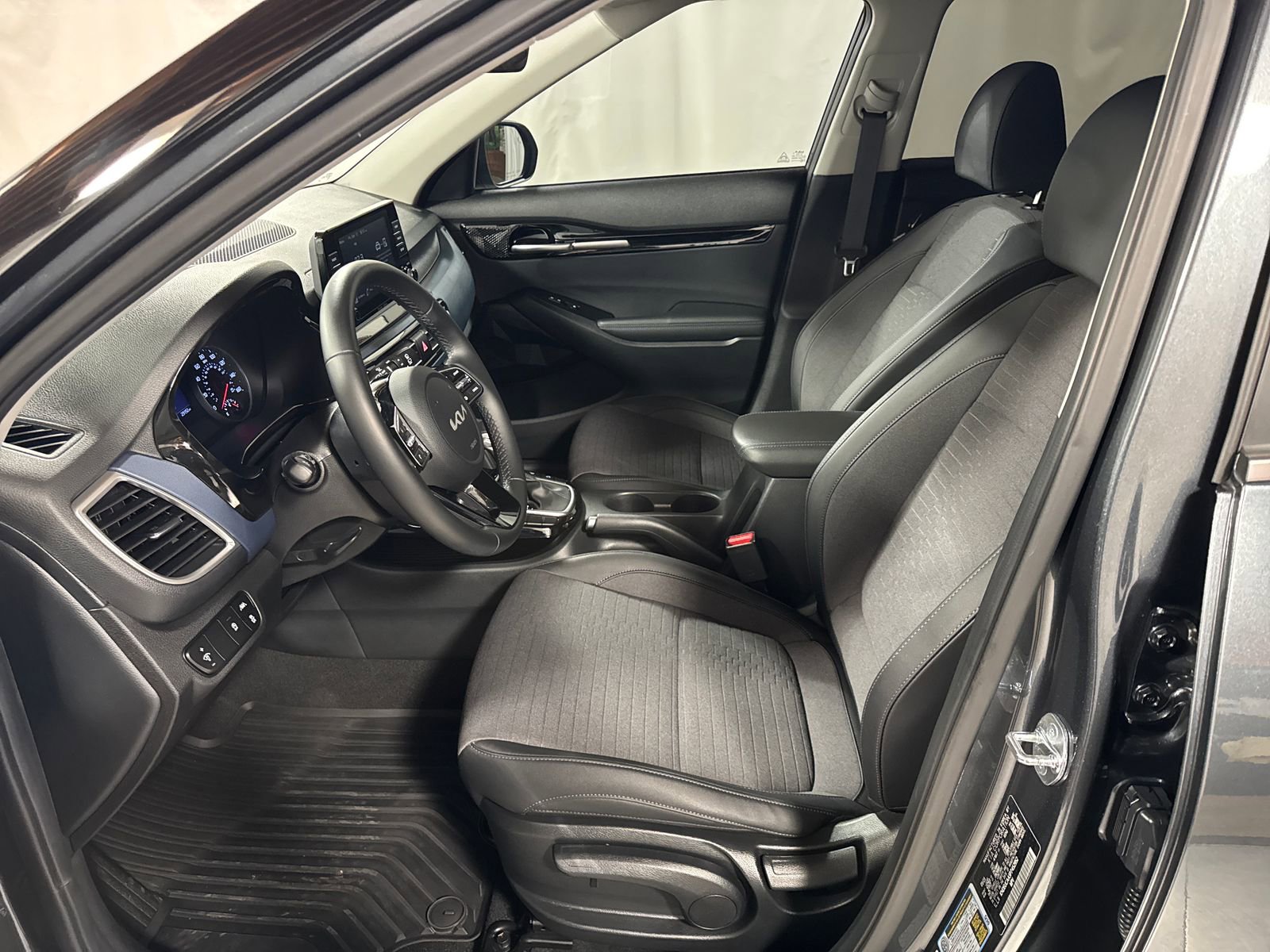 Certified 2023 Kia Seltos S image 3