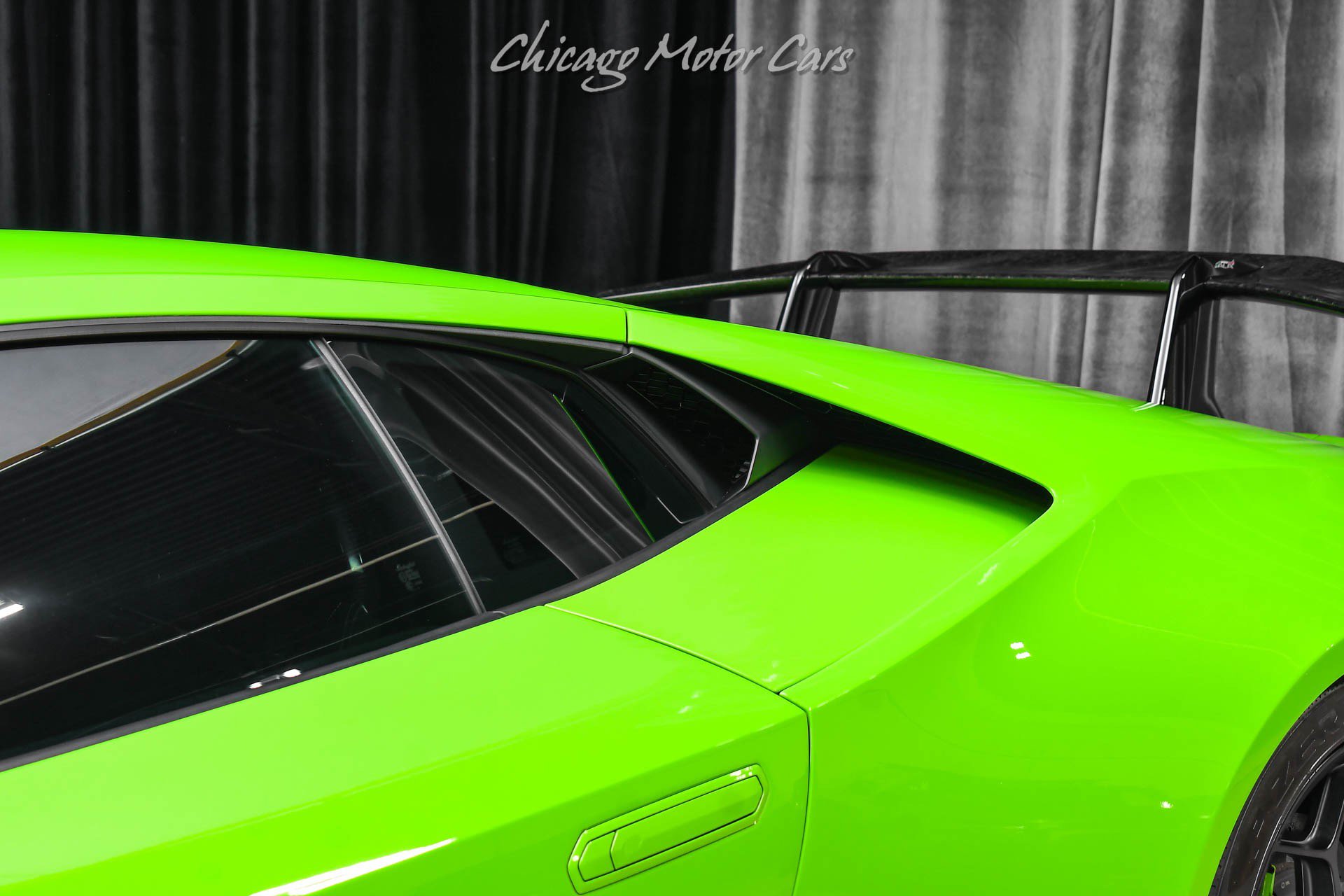 Used 2018 Lamborghini Huracan Performante AWD/4WD image 32