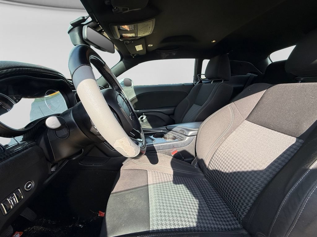 Used 2022 Dodge Challenger SXT RWD image 19