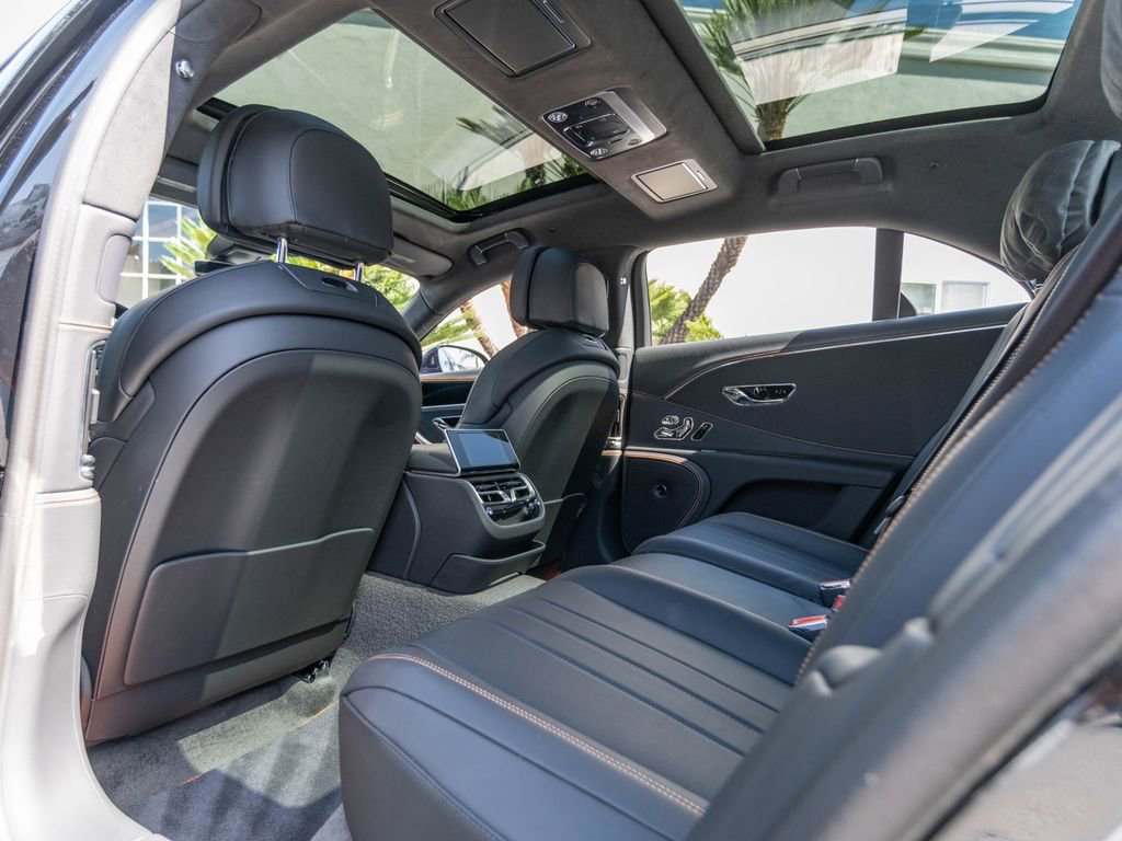 Used 2025 Bentley Flying Spur Plug-In Hybrid AWD/4WD image 17