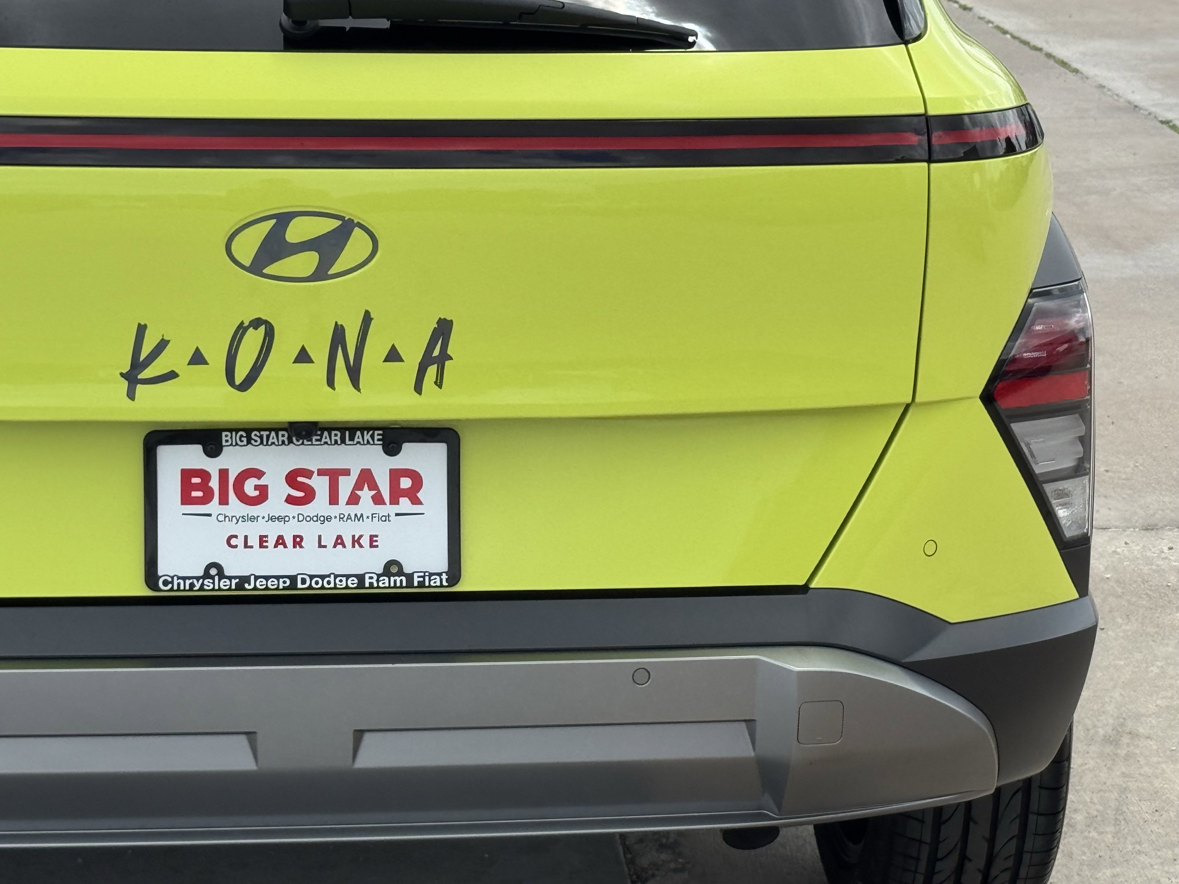 Used 2024 Hyundai Kona Limited FWD image 11