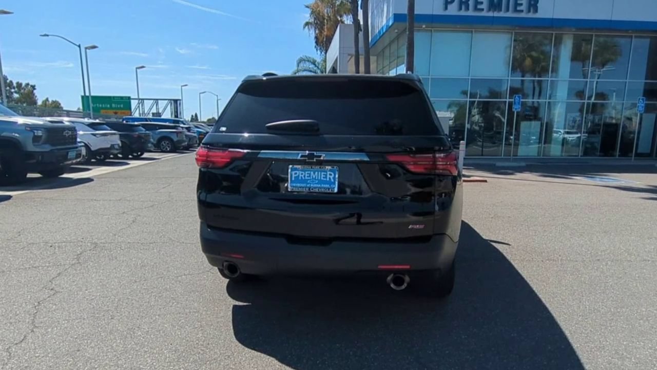 Used 2023 Chevrolet Traverse RS w/ LPO, Cargo Package FWD image 7