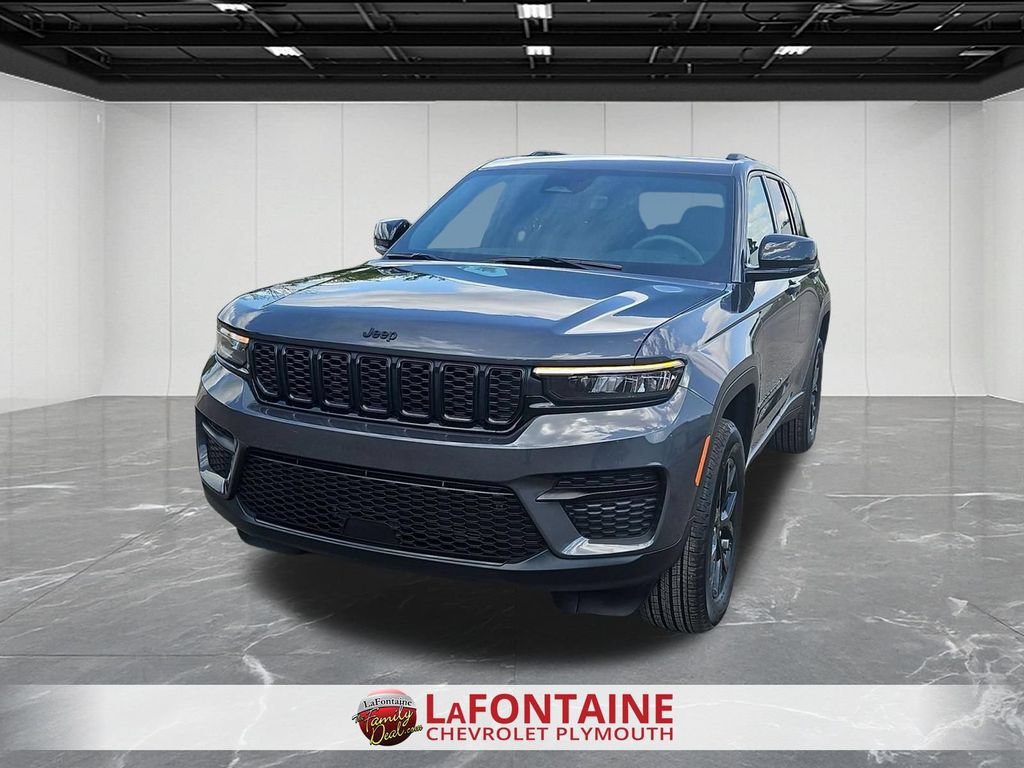 Used 2025 Jeep Grand Cherokee Altitude