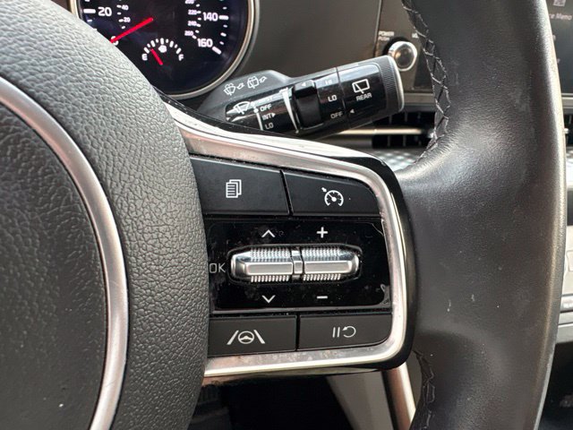 Used 2024 Kia Carnival LX FWD image 16