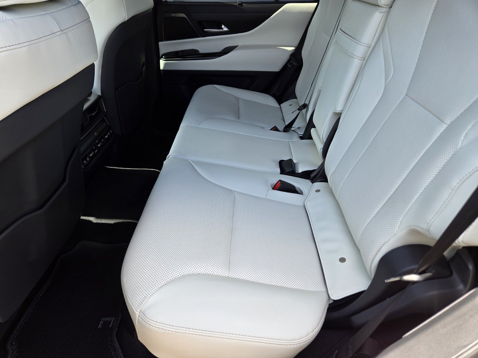 New 2026 Lexus LX 600 4WD w/ Luxury Package image 7