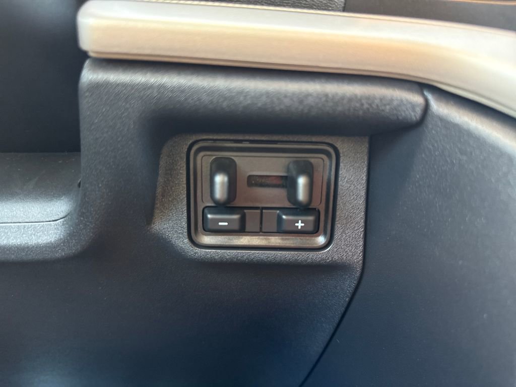 Used 2025 Ford Expedition Max Active RWD image 22