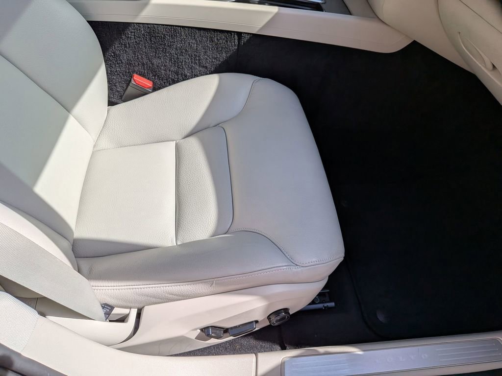 Used 2024 Volvo S60 B5 Plus w/ Climate Package FWD image 28