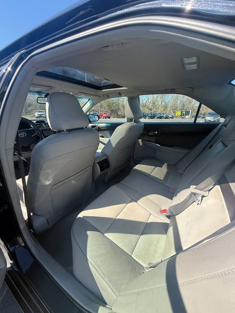 Used 2014 Toyota Camry XLE w/ Leather Package FWD image 9