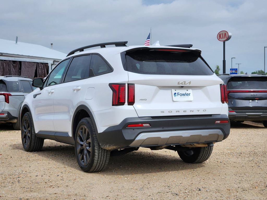 Certified 2022 Kia Sorento X-Line EX AWD/4WD image 3