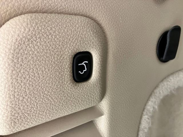 Used 2017 Jeep Grand Cherokee Overland w/ Jeep Active Safety Group image 48