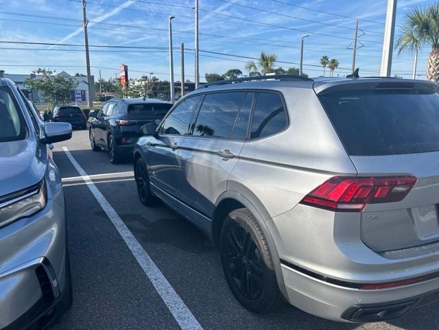 Used 2022 Volkswagen Tiguan SE R-Line FWD image 6