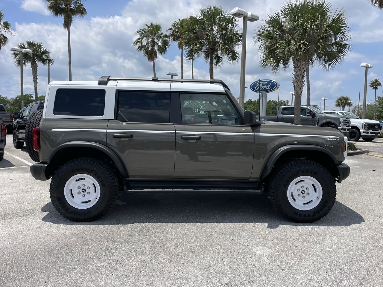 Used 2026 Ford Bronco Heritage Edition AWD/4WD image 2
