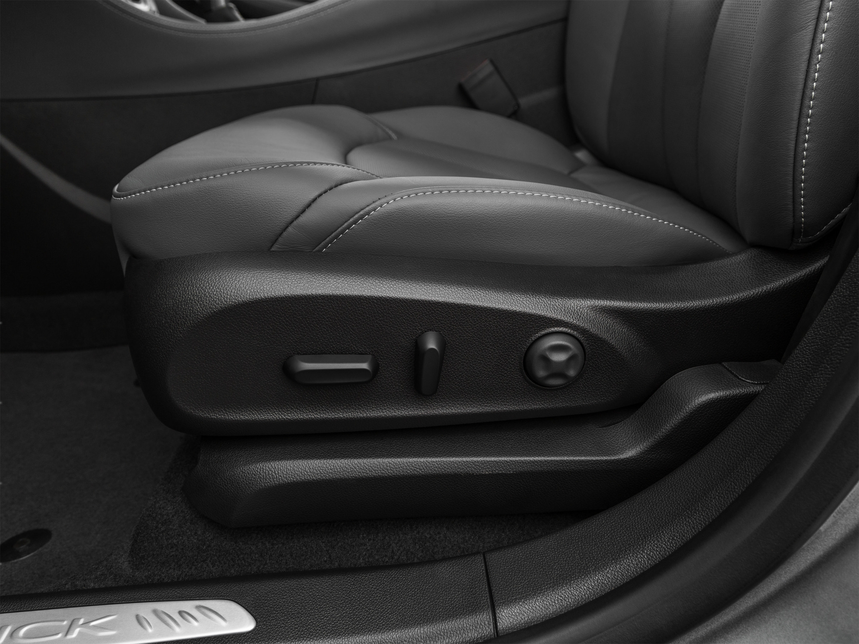 Used 2020 Buick Envision Essence FWD image 23