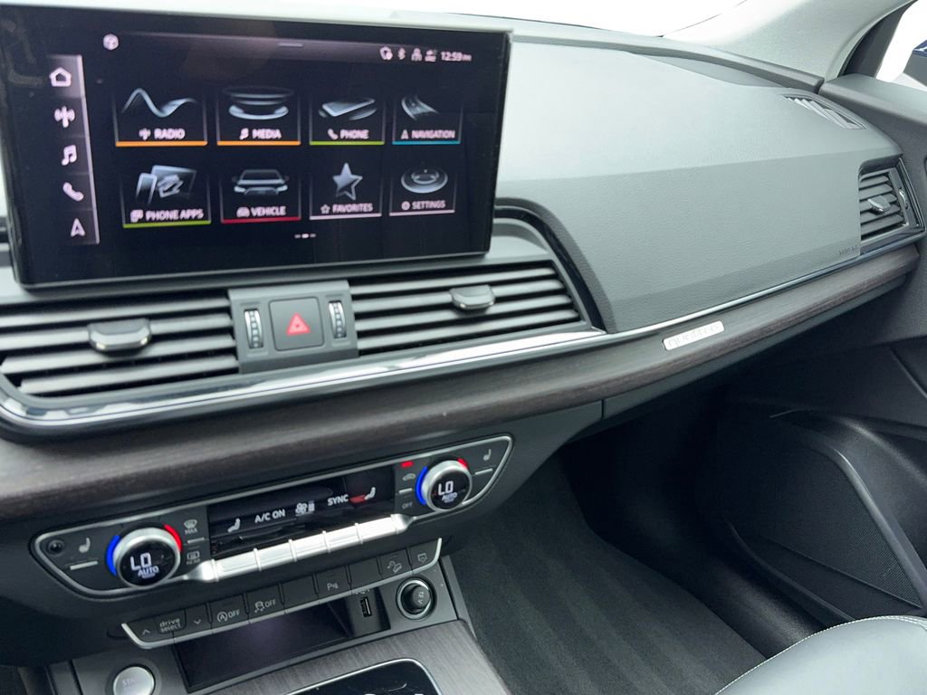 Used 2022 Audi Q5 2.0T Premium w/ Convenience Package image 23