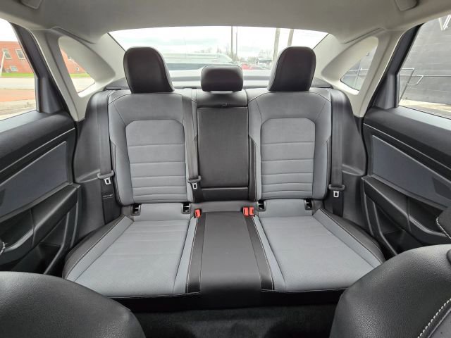 Used 2025 Volkswagen Jetta SE image 17