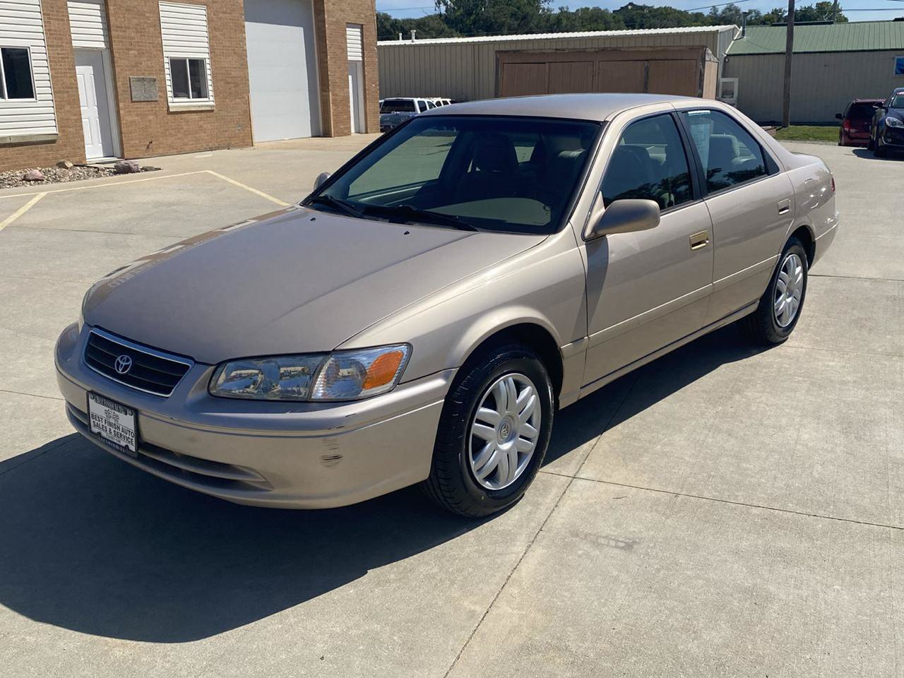 Used 2001 Toyota Camry XLE FWD image 2