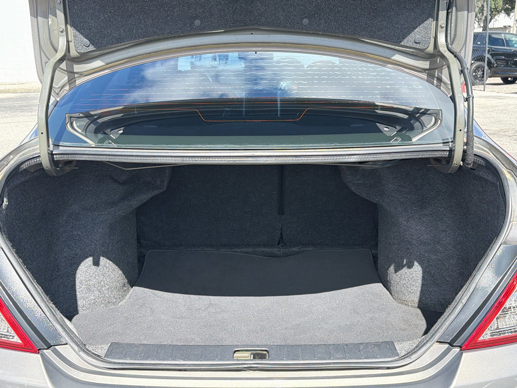 Used 2015 Nissan Versa SV FWD image 12