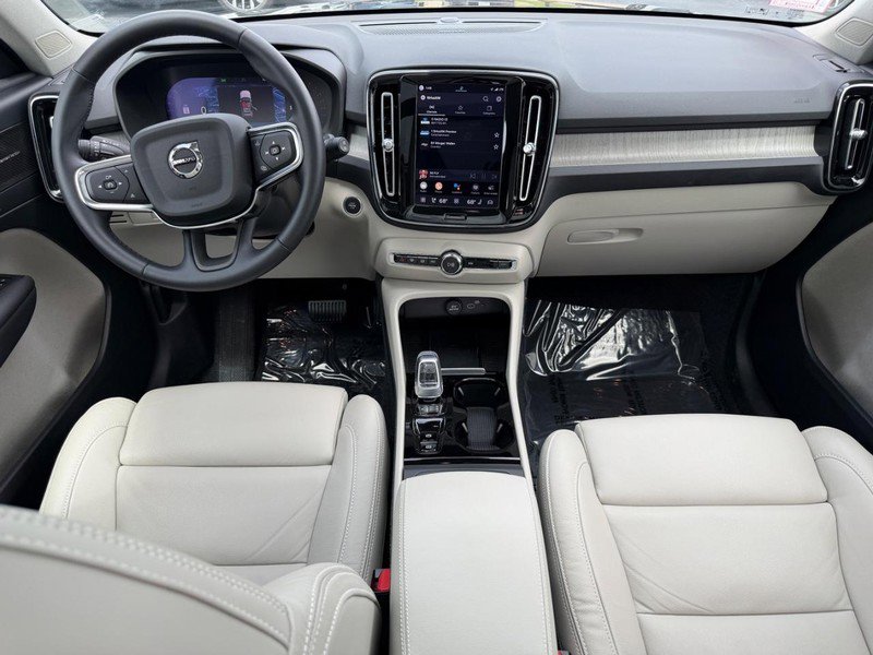 Certified 2023 Volvo XC40 B5 Ultimate w/ Protection Package Premier AWD/4WD image 12