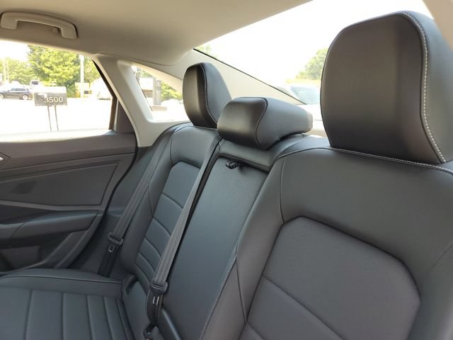 Used 2023 Volkswagen Jetta SE FWD image 15