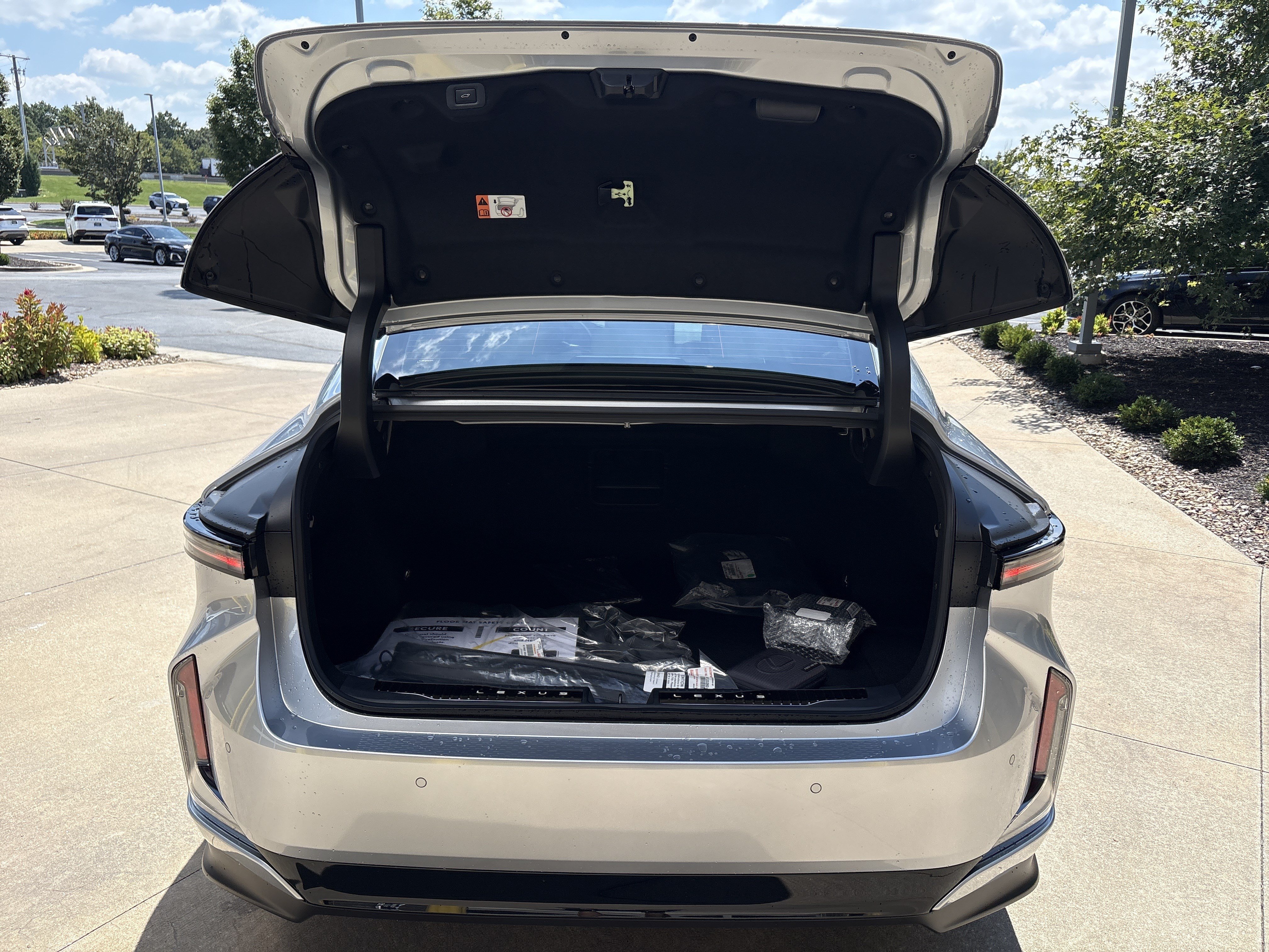 New 2026 Lexus ES 500e w/ Convenience Package AWD/4WD image 33