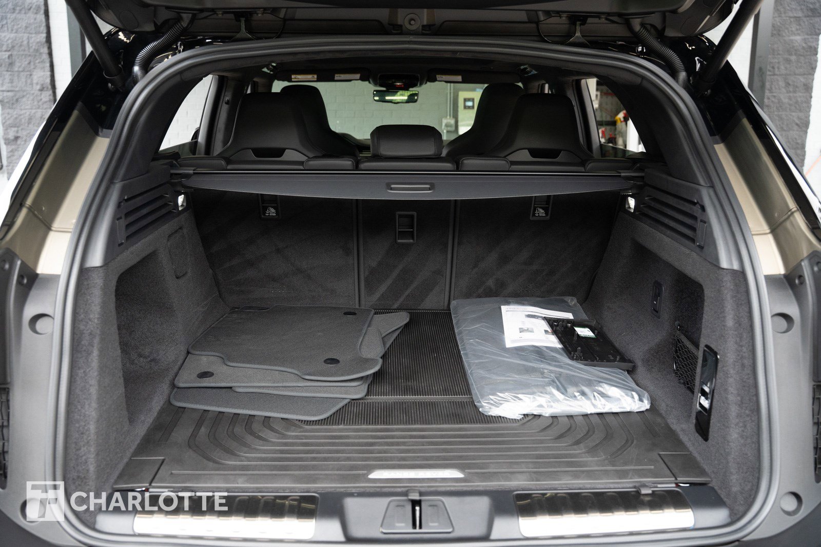 Used 2024 Land Rover Range Rover Sport SV Edition One Carbon Bronze image 37