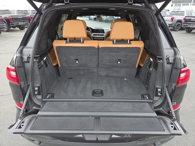 Used 2020 BMW X7 xDrive40i w/ M Sport Package AWD/4WD image 29