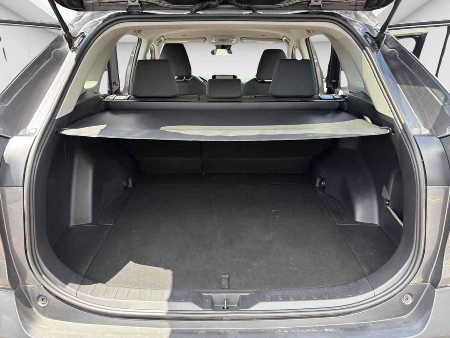 Used 2025 Toyota RAV4 XLE AWD/4WD image 19