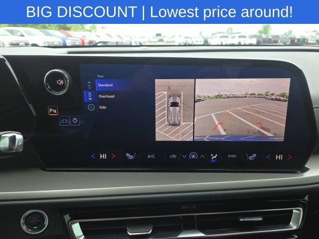 Used 2024 Chevrolet Traverse LT w/ LPO, Floor Liner Package FWD image 33