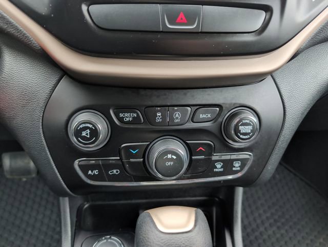 Used 2016 Jeep Cherokee Latitude w/ Cold Weather Group image 24