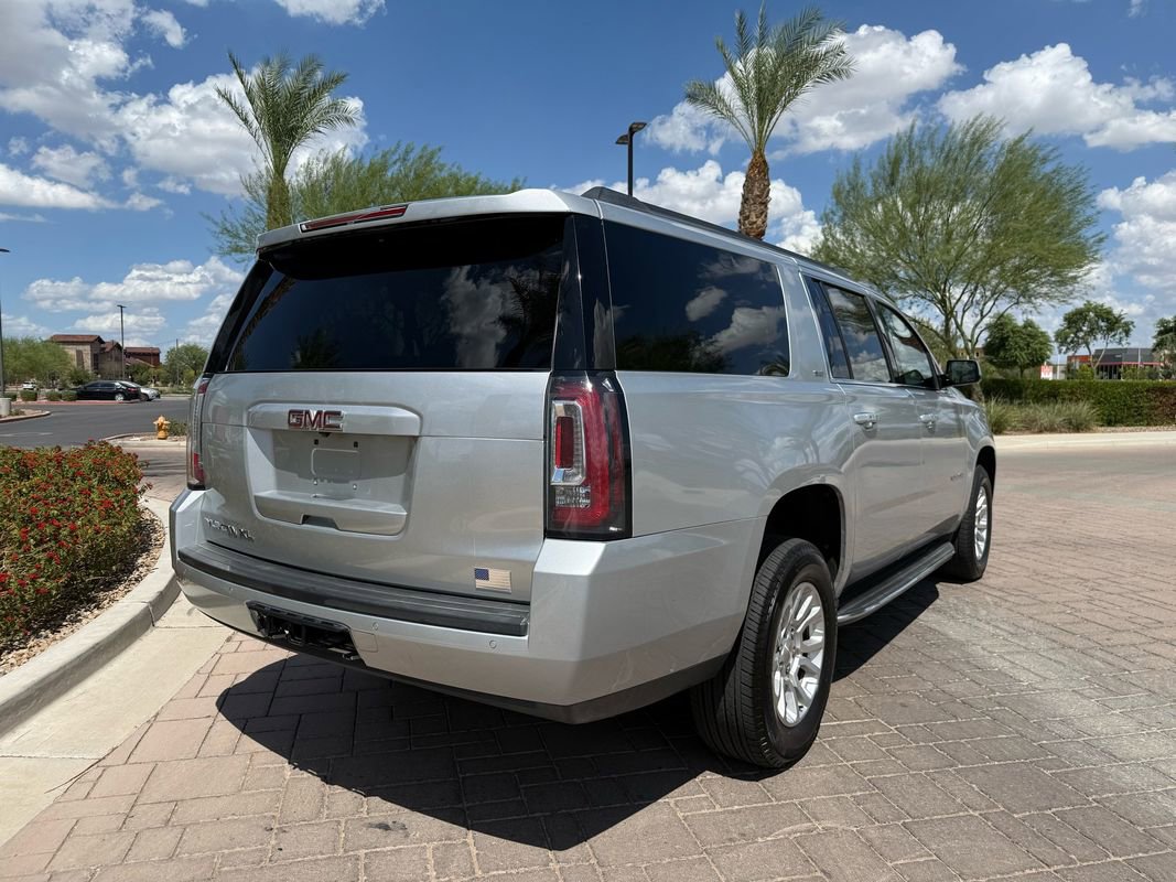 Used 2019 GMC Yukon XL SLT image 3