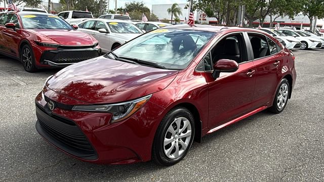 Used 2025 Toyota Corolla LE image 3