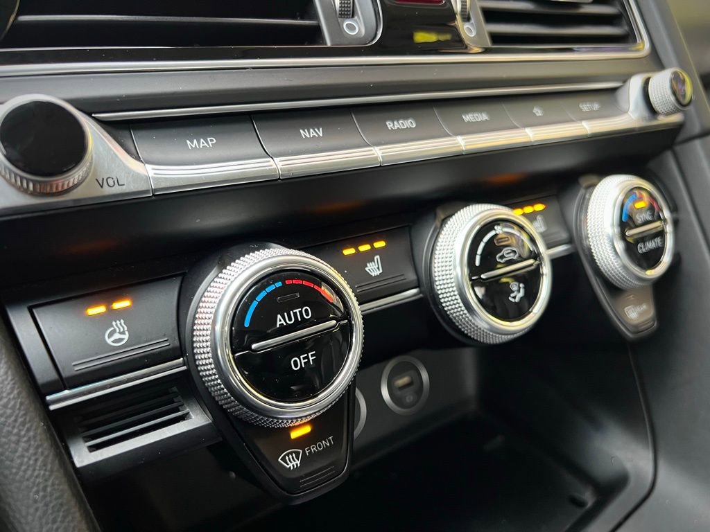 Used 2022 Genesis G70 2.0T image 53