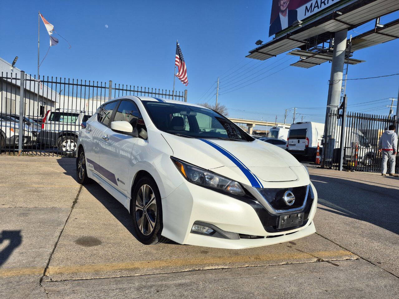Used 2019 Nissan Leaf SV FWD image 2